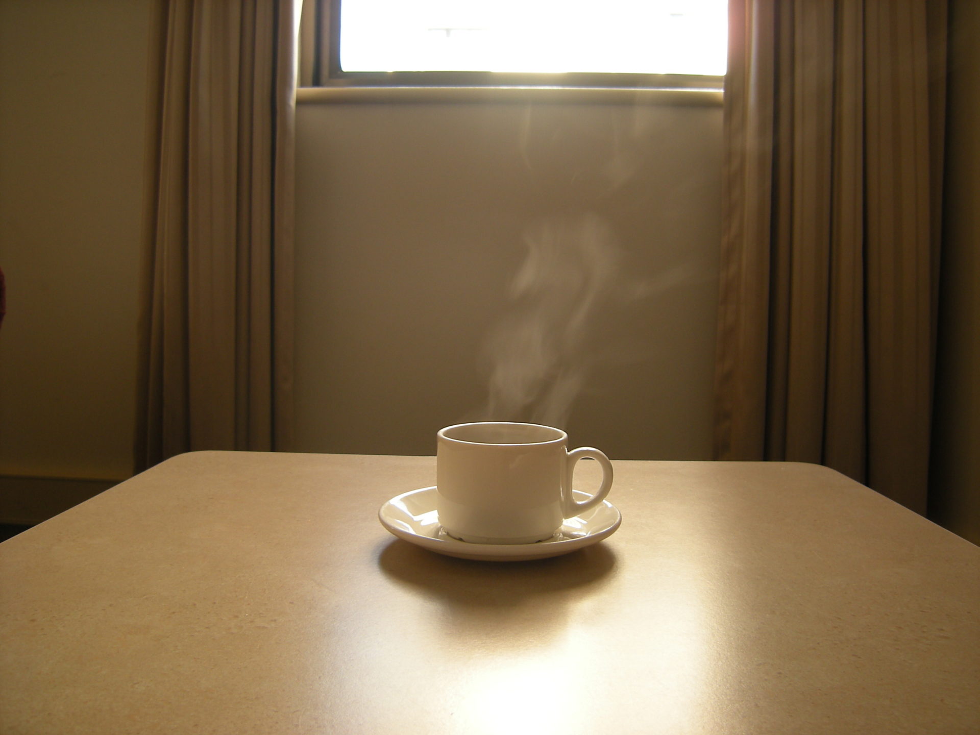 忙しい朝もおいしいコーヒーをデロンギで。毎日が変わる！